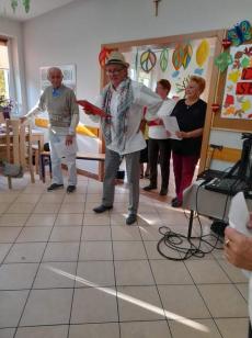 Powiększ zdjęcie: 6.	Seniorzy z DDP - wystąpienie z okazji Dnia Seniora