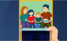 Powiększ zdjęcie: Rysunek przedstawiający rodziców wraz z synkiem i córką siedzących wspólnie na kanapie i z zadowoleniem oglądających telewizję