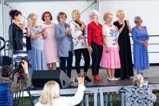 Powiększ zdjęcie: Seniorzy Ośrodków Wsparcia na obchodach Dni Seniora w Bielsku-Białej 6