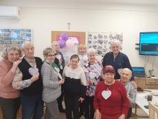 Powiększ zdjęcie: Seniorzy z Klubu Senior+ przy ulicy Jesionowej 13