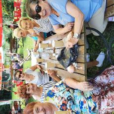 Powiększ zdjęcie: Seniorzy z Klubu Senior+ z ulicy Jutrzenki - biesiada w Wapienicy