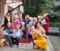 Powiększ zdjęcie: Seniorzy z Klubu Seniora w Komorowicach