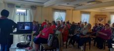 Powiększ zdjęcie: Seniorzy z OWOS podczas wykładu z p. Firlej - Kustoszem Zamku w Żywcu