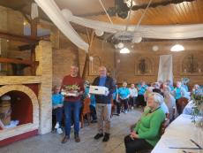 Powiększ zdjęcie: Seniorzy z OWOS, Poseł P. Drabek, Ks J. Oleszko na wyjeździe integracyjno-edukacyjnym w Lalikach