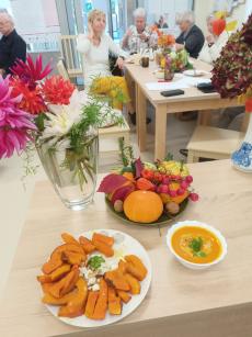 Powiększ zdjęcie: Śliwkowe powidła własnoręcznie przygotowane przez seniorów