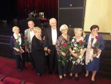 Powiększ zdjęcie: Wyróżnieni Seniorzy z Ośrodków Wsparcia w plebiscycie „Aktywny Senior roku 2022” w Bielskim Centrum Kultury w dniu 9 października 2022.