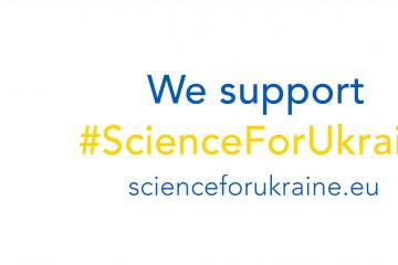 Napisy na białym tle, kolejno, jeden pod drugim, wyśrodkowane względem pola. Niebieski napis: We support. Żółty napis: #ScienceForUkraine. Niebieski napis: scienceforukraine.eu