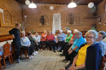 Seniorzy z OWOS na wyjeździe integracyjno-edukacyjnym w Lalikach