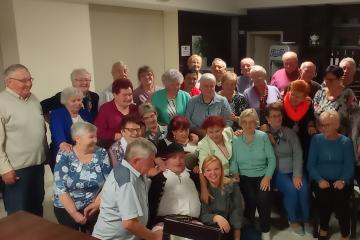 Seniorzy z OWOS na zabawie integracyjnej w hotelu Beskidek