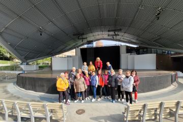 Seniorzy z OWOS w Amfiteatrze - Narodowym Centrum Polskiej Piosenki w Opolu