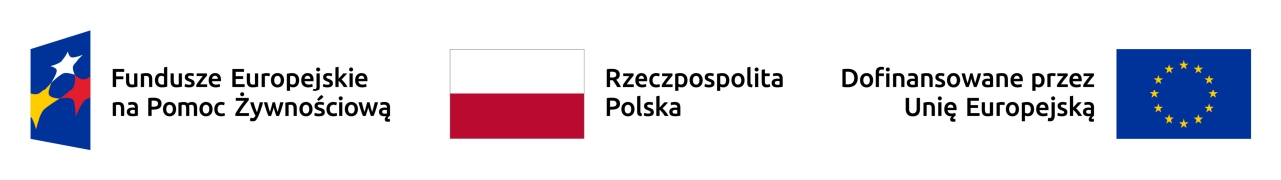 Z lewej strony logo Funduszy Europejskich na Pomoc Żywnościową w kształcie pionowo ustawionego trapezu w kolorze granatowym, o boku dłuższym z prawej strony, w środku trapezu znajdują się trzy gwiazdy o nieregularnym kształcie, pierwsza gwiazda nieco mniejsza od pozostałych dwóch ma kolor biały i znajduje się w górnej części trapezu, kolejna czerwona częściowo niewidoczna znajduje się z prawej strony trapezu pod gwiazdą białą, z lewej strony poniżej gwiazdy białej znajduje się gwiazda w kolorze żółtym częściowo niewidoczna. W środkowej części logotypu znajduje się flaga Polski biało-czerwona, która składa się z dwóch prostokątów o tej samej wielkości znajdujących się jeden na drugim, biały prostokąt znajduje się na górze a czerwony na dole z prawej strony flagi znajduję się napis Rzeczpospolita Polska. Z prawej strony logotypu znajduje się flaga Unii Europejskiej w kształcie prostokąta na którym w środkowej części przedstawiony jest okrąg złożony z dwunastu złotych gwiazd pięcioramiennych na lazurowym tle, z prawej strony flagi znajduje się napis Dofinansowane przez Unię Europejską